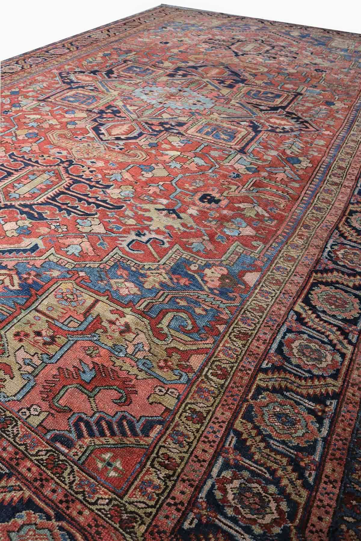Antique Heriz Rug - 5.62 x 3.36 m