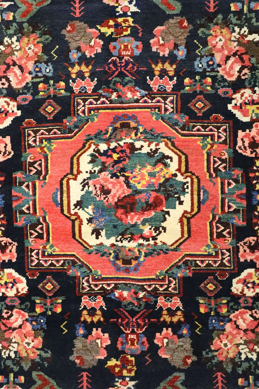 Bakhtiari Rug Gol Farang - 2.34 x 1.52 m