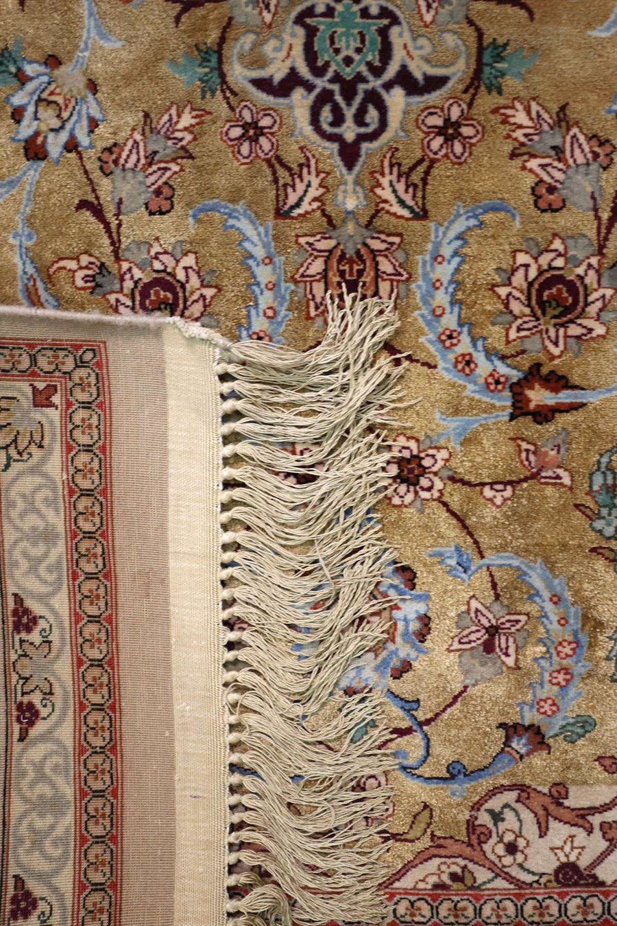 Persian Isfahan Rug - Luxurious Silk Rug - 1.9 x 1.27 m