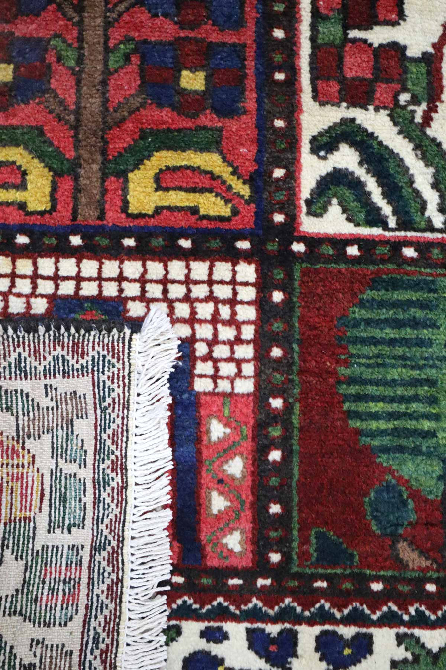 Persian Bakhtiari Rug - 2.35 x 1.57 m