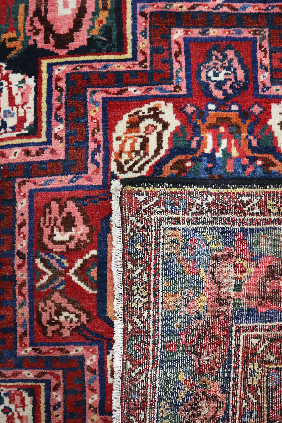 Bakhtiari Rug - Antique and Collectable - 3.15 x 2.1 m