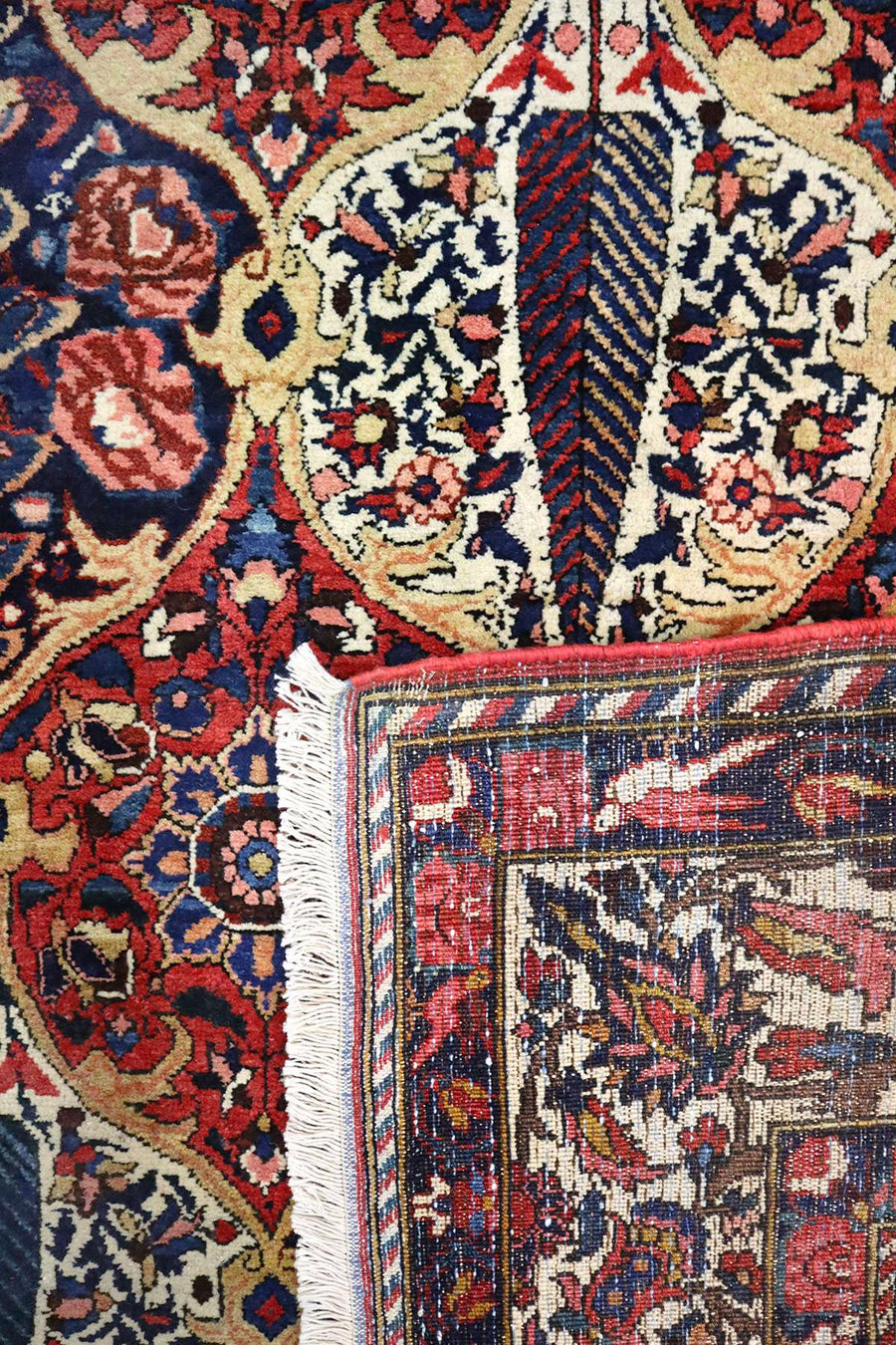 Persian Bakhtiari Rug - Semi-Antique - 3.12 x 2.3 m