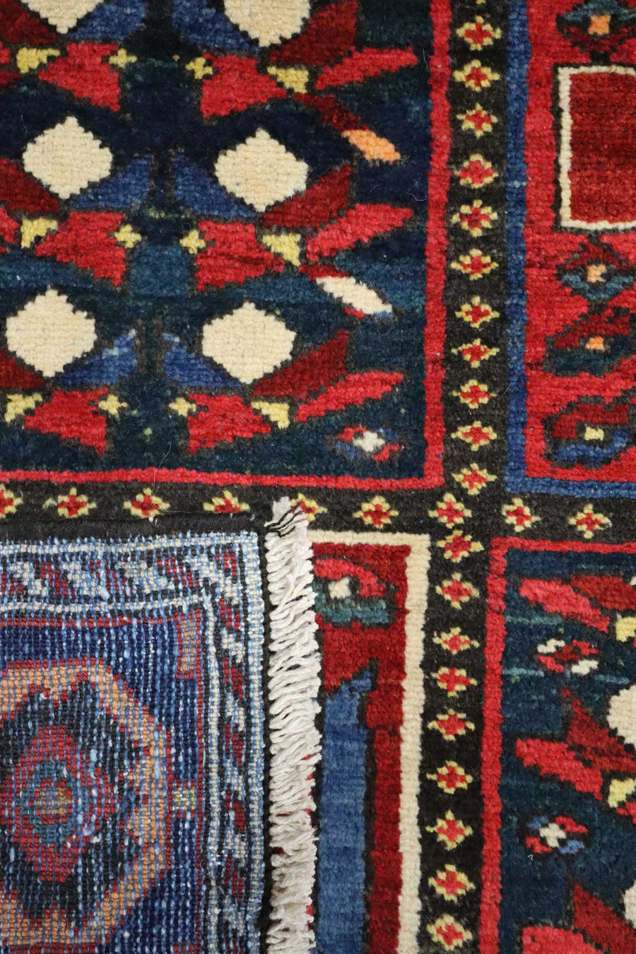 Persian Bakhtiari Rug - 2.08 x 1.55 m