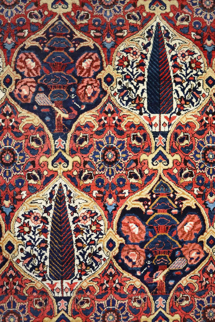 Persian Bakhtiari Rug - Semi-Antique - 3.12 x 2.3 m
